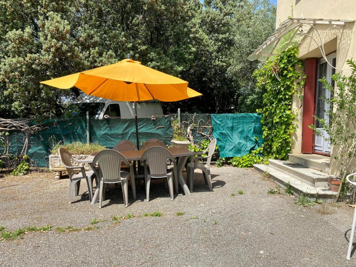 Appartement F3 de 60 m² au rez de chaussée d'une villa Vezenobres Exterior foto